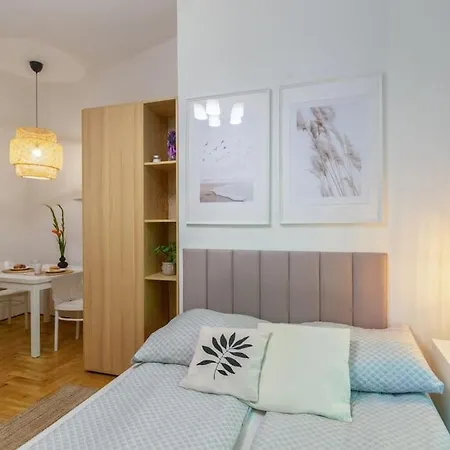 Lejlighed June C W/small Balcony *