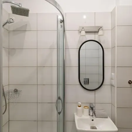 June C W/small Balcony Lejlighed