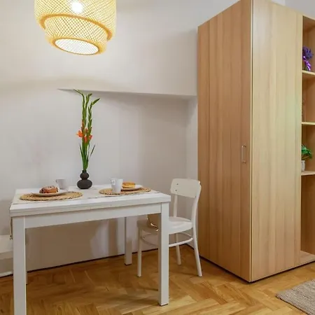 June C W/small Balcony * Cracóvia