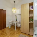June C W/small Balcony Apartamento