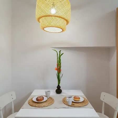 June C W/small Balcony Apartment Krakau