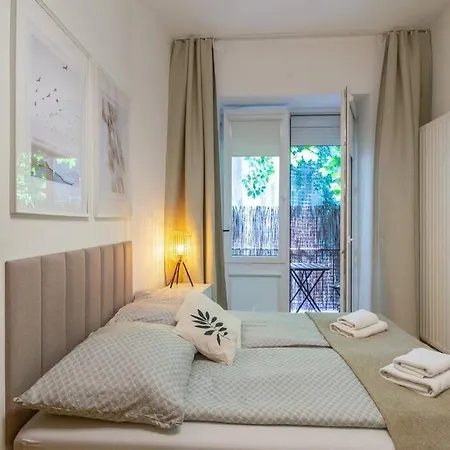 June C W/small Balcony Krakau