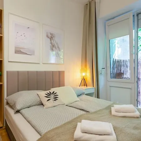 Apartment June C W/small Balcony Krakau